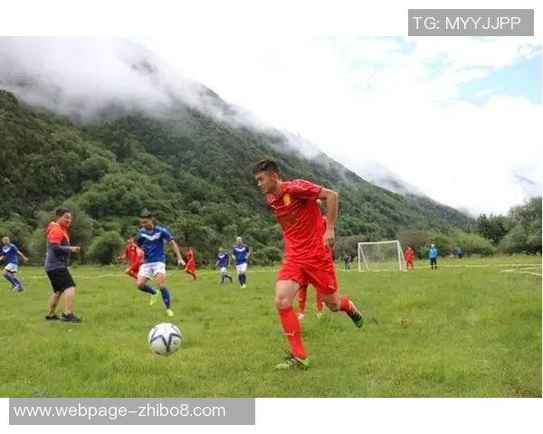 吉达阿赫利与棉衣的激烈对决展现足球魅力与团队精神的巅峰对抗 吉达阿赫利与棉衣的激烈对决展现足球魅力与团队精神的巅峰对抗